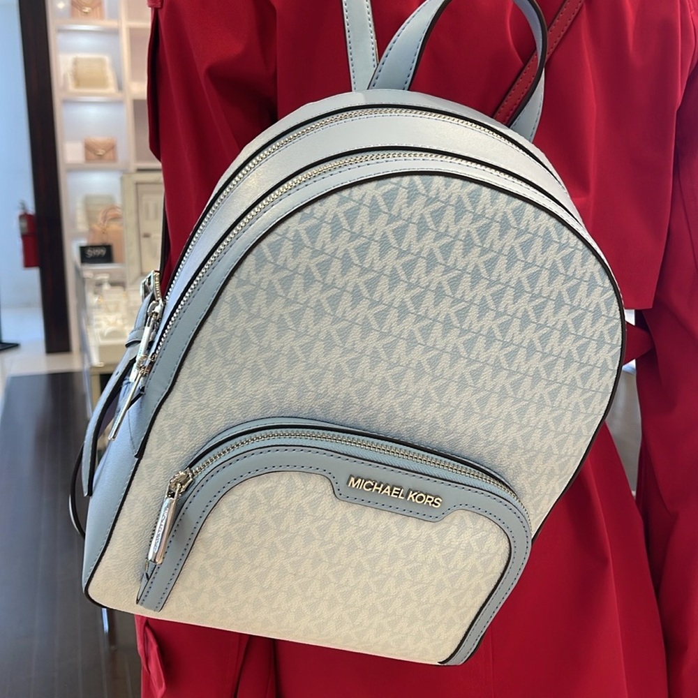 MICHAEL KORS Jaycee Medium Ombré Signature Logo Backpack
Light Sky
NWT - Picture 5 of 16